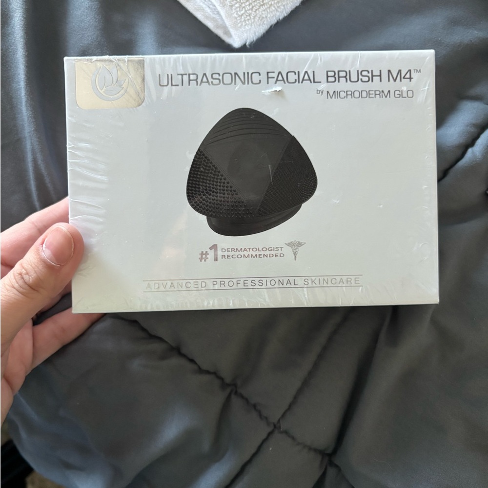 New Ultrasonic Facial Brush